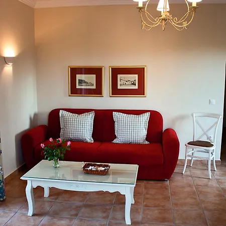 Anthias Garden Apartment *