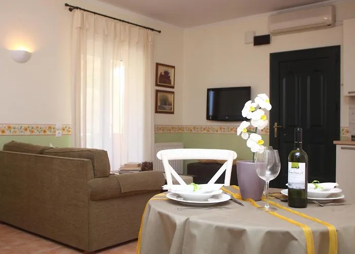 安蒂亚花园公寓 公寓 *